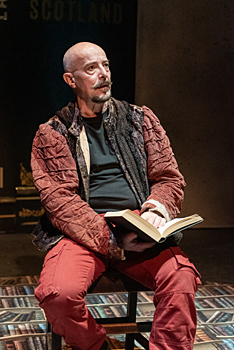 Doctor_Faustus_-_2025
(DoctorFaustus_Dress_003.jpg)
