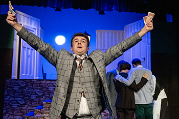 One_Man__Two_Guvnors
      (OneManTwoGuvnors_Dress_046.jpg)
